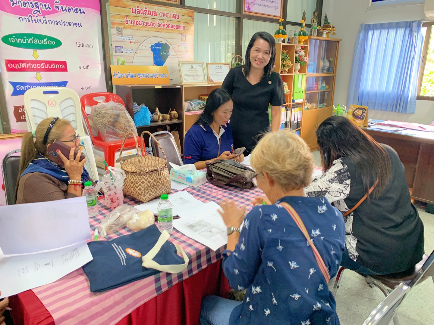 พช.บ้านฝาง : สนับสนุนการลงทะเบียนร้านค้า "คนละครึ่งพลัส"