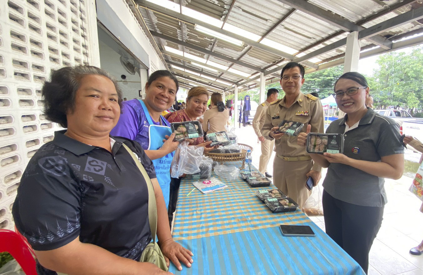 พช.บ้านฝาง : ชวนช้อปของดีชุมชน ในตลาดนัด “ไทยช่วยไทย” และ “ตลาดนัดคนไทยยิ้มได้”