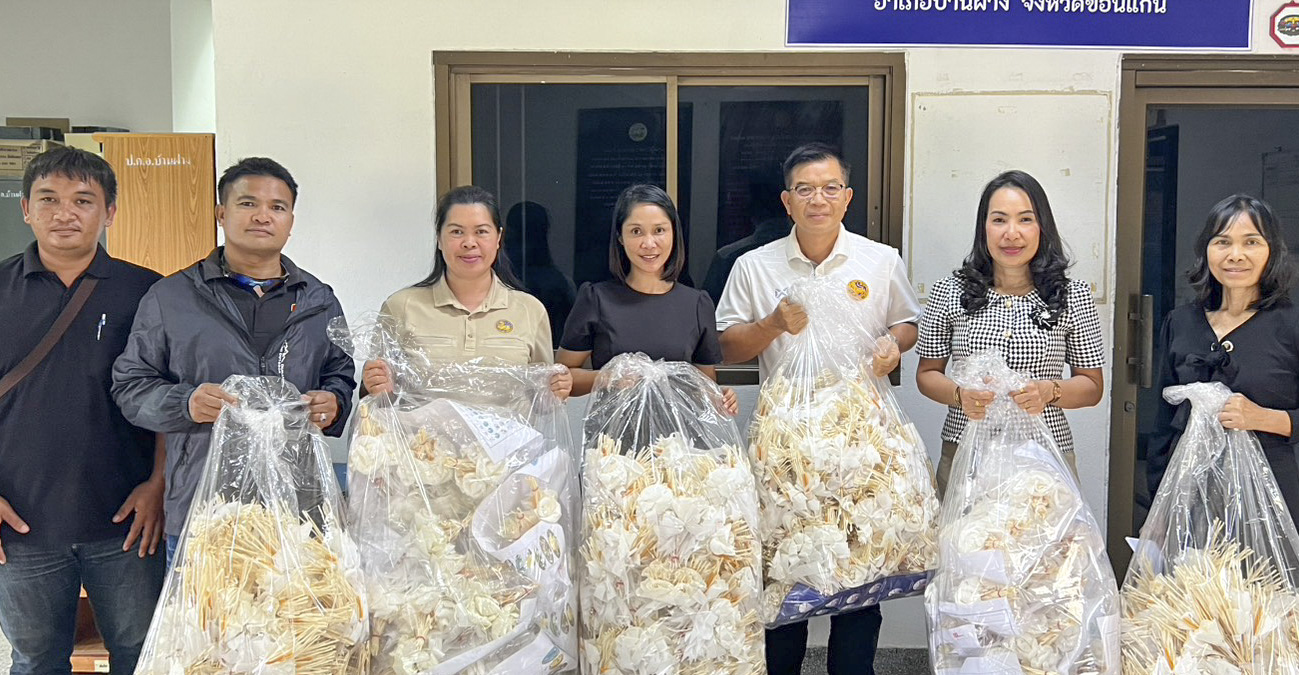 อำเภอบ้านฝาง : รับมอบดอกไม้จันทน์พระราชทานจากเทศบาลตำบลป่ามะนาว