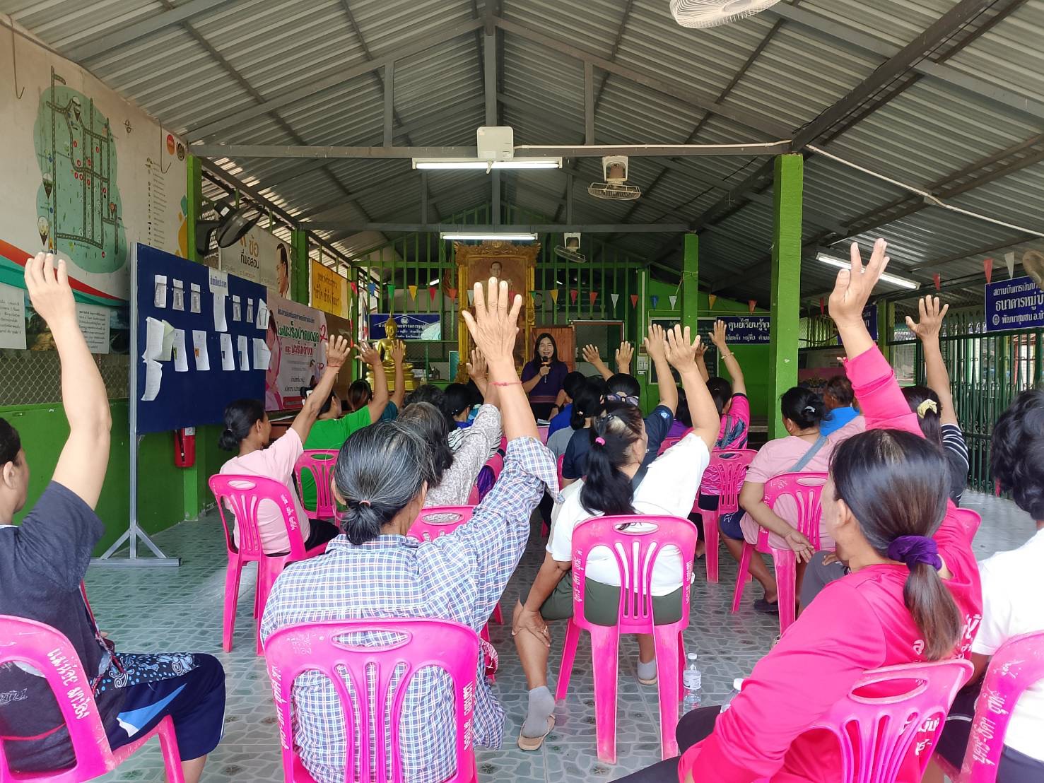 พช.บ้านฝาง : ร่วมประชุมพิจารณาอนุมัติเงินยืมเงินทุนโครงการแก้ไขปัญหาความยากจน (กข.คจ.) 