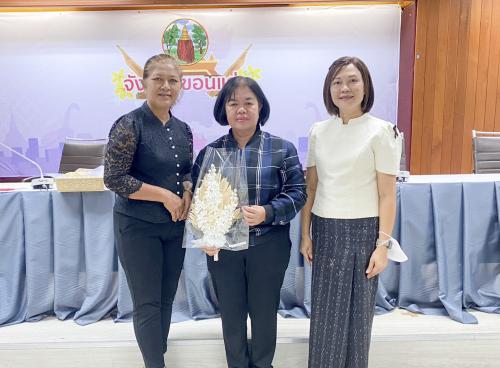 พช.บ้านฝาง : ร่วมการประดิษฐ์ช่อดอกไม้จันทน์ “ดอกราชพฤกษ์” (ดอกคูน) น้อมถวายจากใจชาวขอนแก่น